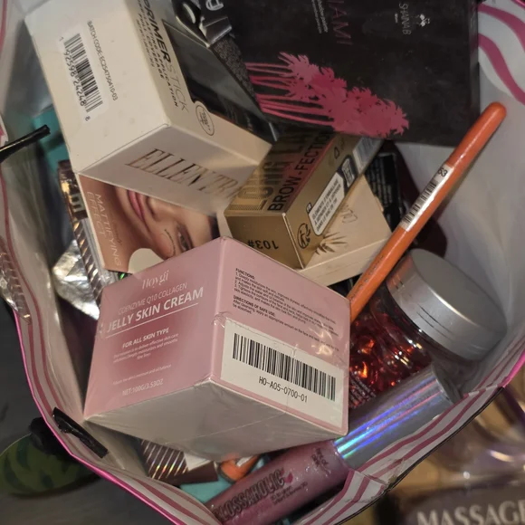 Bundle Skincare/Haircare & Makeup Bundle Deal & Ordinary Products - Picture 4 of 15